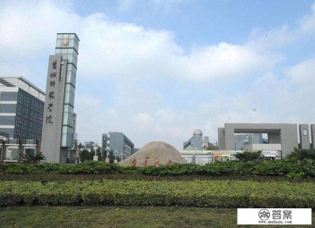 哪些本科大学中有专科？