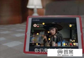 十六岁的女孩整天待在房间玩手机，除了大小便几乎不出房门，作为家长该怎么办？