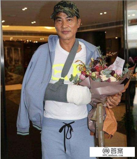 你和哪个明星一起去旅游过啊？