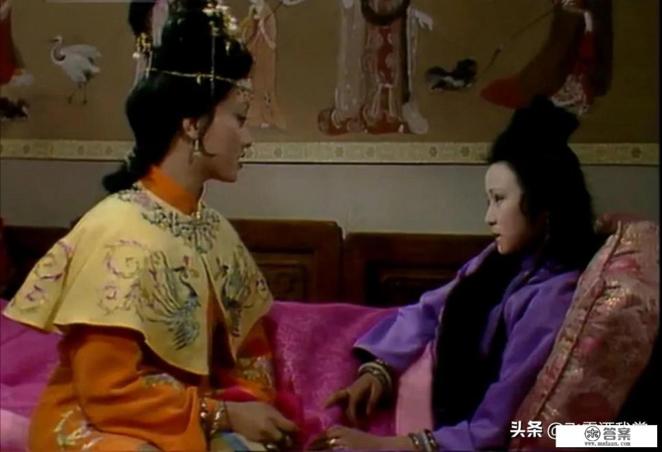 小说《红楼梦》，淫丧天香楼的秦可卿为何得到贾府阖府称赞？