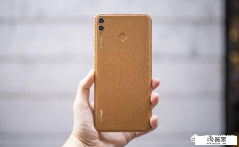 华为荣耀8x max带内存卡吗？