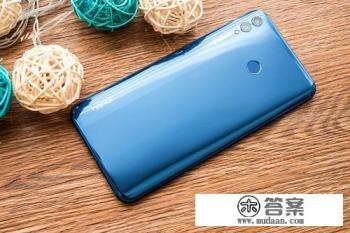 华为荣耀8x max带内存卡吗？