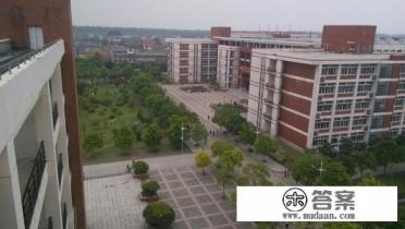 长江大学荆州校区环境如何？