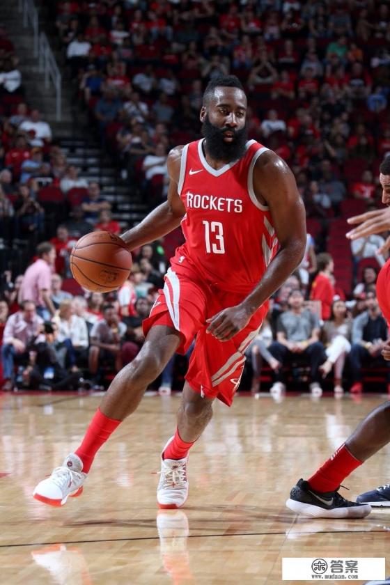 哈登的胡子又浓又密，而且容易脏，他的女朋友不会因此嫌弃吗？