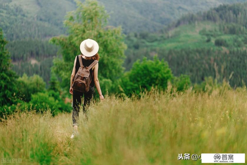 去森林游玩，遇到一大蟒蛇用什么办法逃过一难？