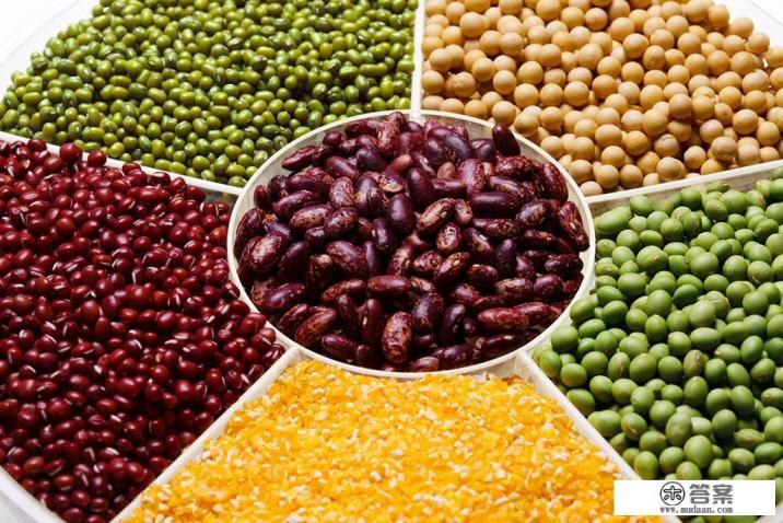 一岁半孩子吃东西都是嚼碎了吐出来?