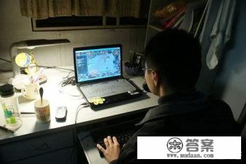 大学生在寝室一般玩些什么？