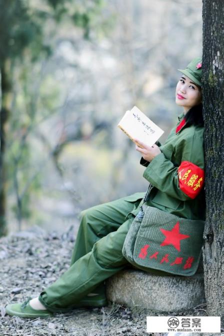 西王母存在什么和什么的两种形象？