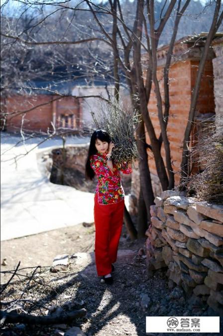 西王母存在什么和什么的两种形象？