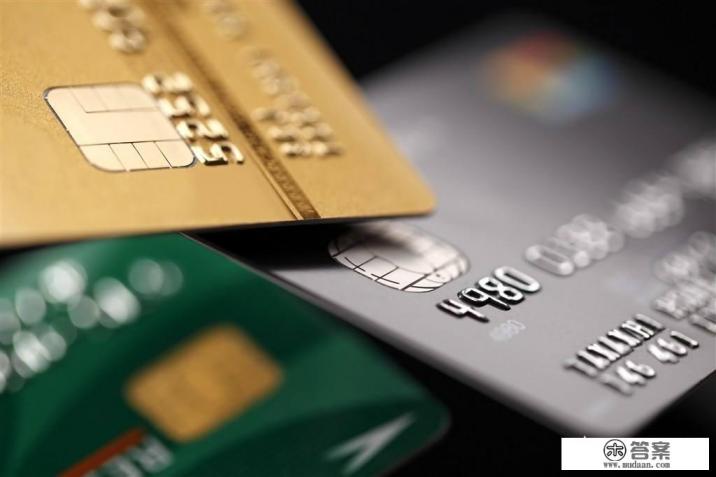 我自己办的信用卡，但是老公知道密码，他把我的信用卡透支了，没有还，怎么办？