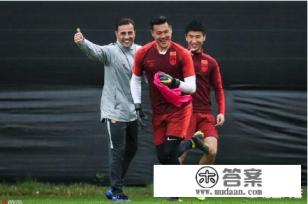 泰国看大象说说心情短语？