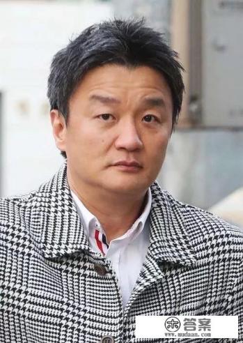 孕期被家暴、天价分手费，下嫁穷小子的女首富李富真是怎样的存在？