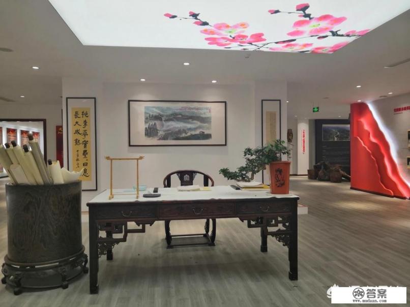 一名高三毕业生，打算兼职存钱一年出国旅游去法国或者美国，有什么建议吗？