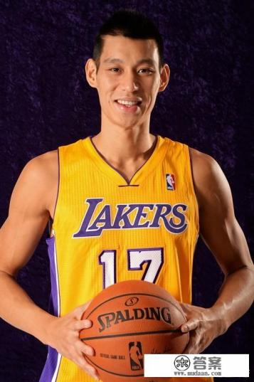 如果姚明出生在美国，并且是杜克大学这类名校校队成员，他的篮球成就会怎么样？