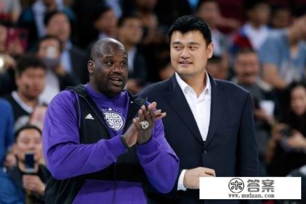 如果姚明出生在美国，并且是杜克大学这类名校校队成员，他的篮球成就会怎么样？