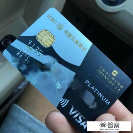 我有张工商银行的信用卡，额度突然降到0是怎么回事？