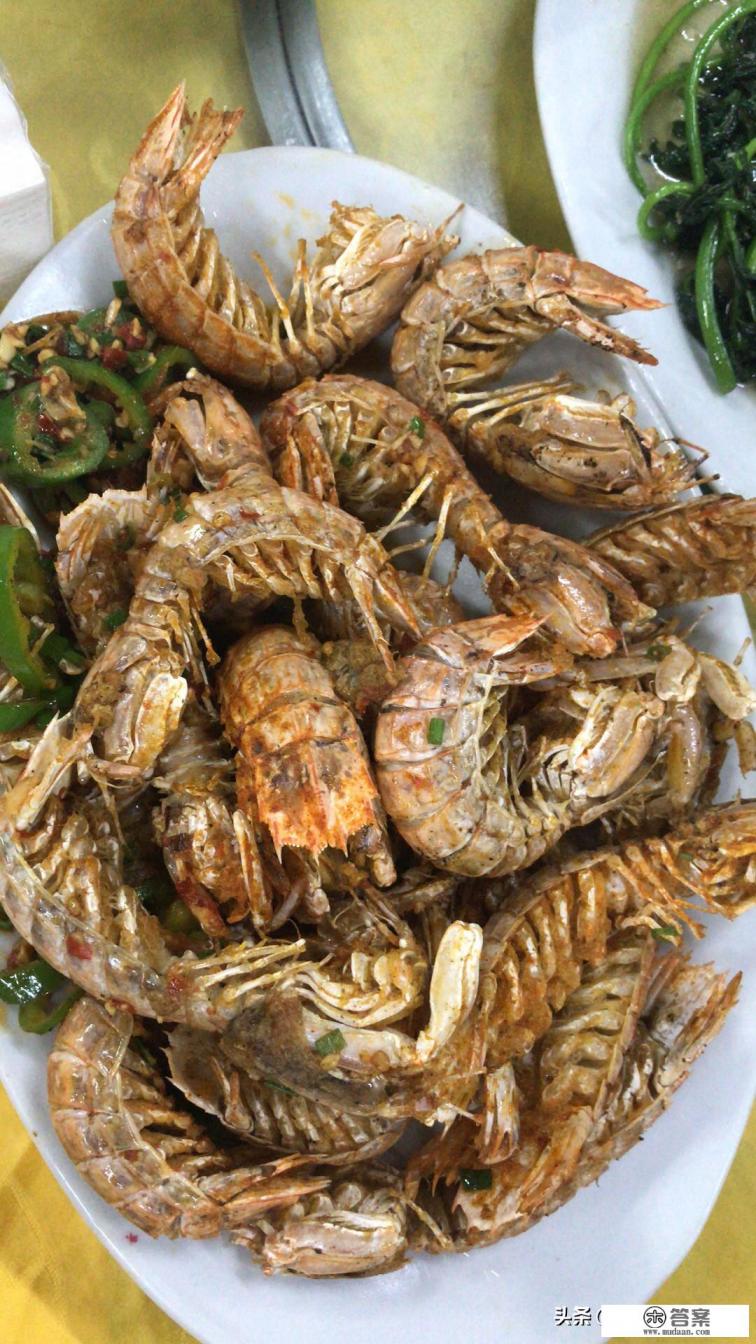 这个暑假我想去海边玩，有什么推荐的地方？