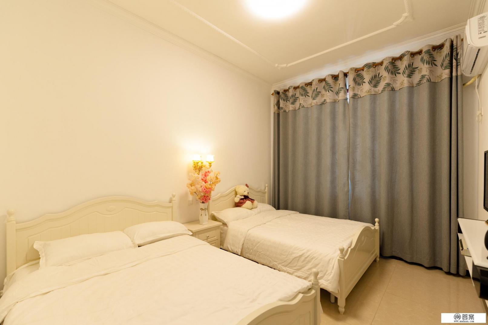 暑假北戴河及周边两三天。十人左右，住宿，餐饮及游玩有没有推荐？昌黎黄金海岸如何？