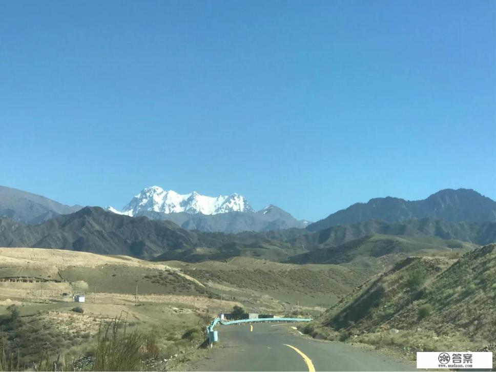 去新疆旅游，每天都是在路上，这是真的吗？