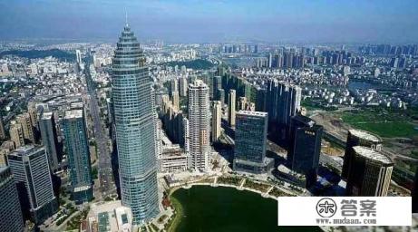 介绍我们金华的名胜古迹，邀请外国朋友来观光旅游。（60字左右）？