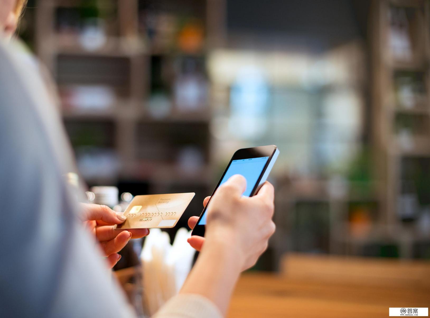 光大信用卡欠了4万，分期和套刷还款，哪个更划算？