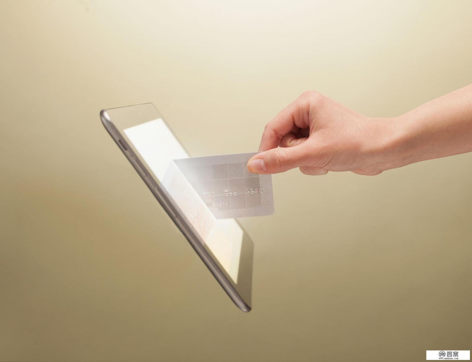 光大信用卡欠了4万，分期和套刷还款，哪个更划算？