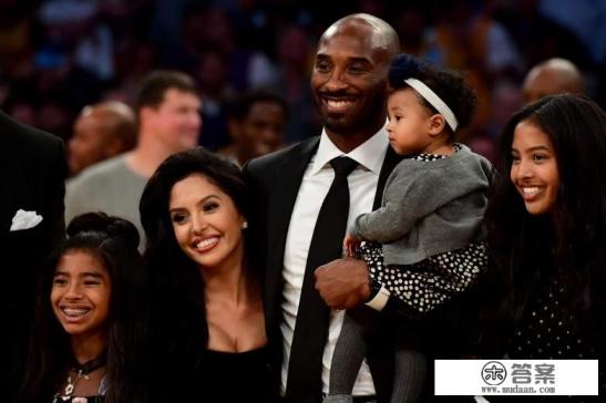 科比死的时候飞机落在了哪？