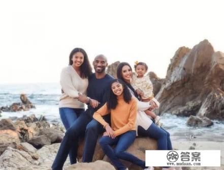 科比死的时候飞机落在了哪？