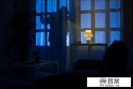 一少妇午休,遇小偷入室行窃,发现后怎么办? 一少妇午休,遇小偷入室行窃,发现后怎么办?