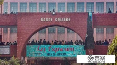 印度新德里女子大学发生大规模性骚扰事件，目前情况如何？