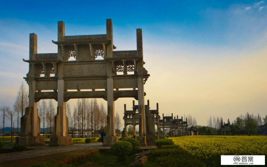 安徽黄山脚下周边有哪些景点? 安徽黄山脚下周边有哪些景点?