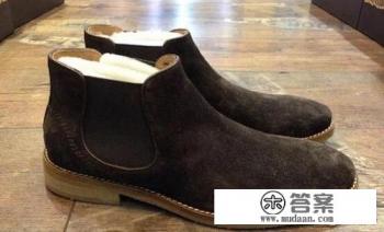 部分带有翻毛皮的旅游鞋怎样清理？