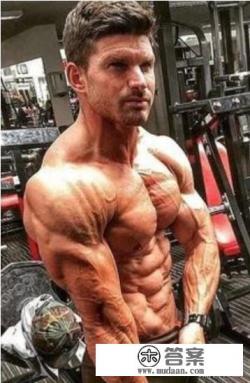 斜方肌是不是就是三角肌？