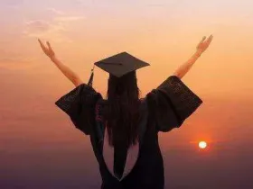 双学位等于研究生吗？