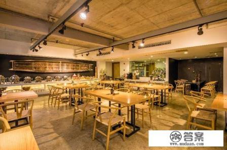 去四川卧龙大熊猫基地旅游住那比较好？