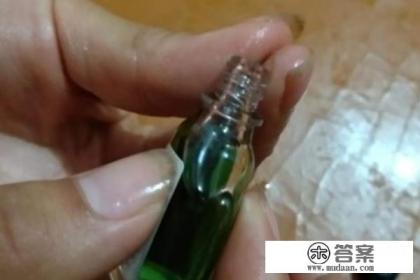 502胶水粘到手上如何去掉