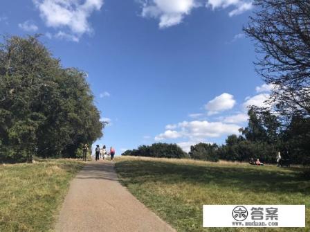 如何劝解对方，让他放下自己的爱？