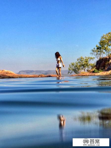 出去旅游该怎么摆姿势拍照