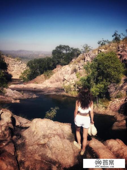 出去旅游该怎么摆姿势拍照