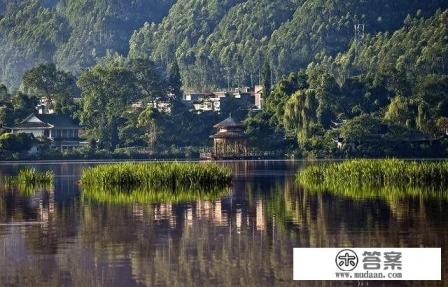 洪雅有哪些不错的旅游景点？可以推荐介绍一下么