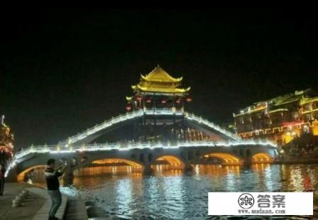 求凤凰古城游玩攻略，两人三天大概要多少