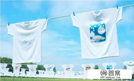 大学生一般怎么洗衣服?是送到洗衣店,还是自己用手洗 大学生一般怎么洗衣服?是送到洗衣店,还是自己用手洗