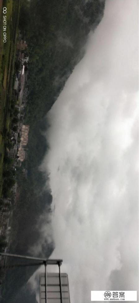 四川凉山悬崖村那么危险为什么要住人呢?为什么不搬出来呢 四川凉山悬崖村那么危险为什么要住人呢?为什么不搬出来呢