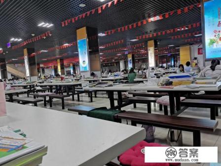 大学主要学习的人文课程