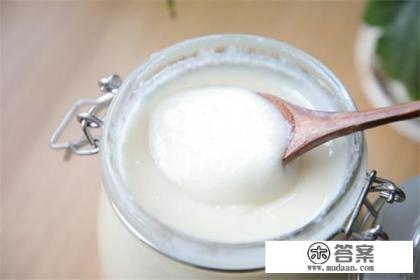 坐月子可不可以吃蜂蜜呢 坐月子可不可以吃蜂蜜呢
